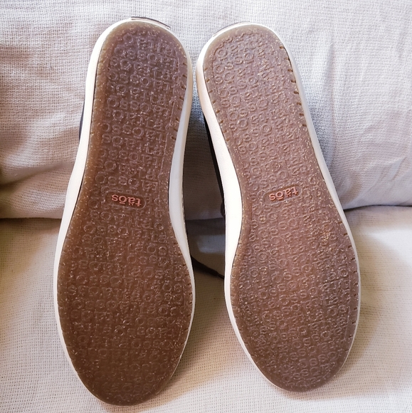 Taos Onward pewter metallic leather sneaker 8.5 - Picture 4 of 8